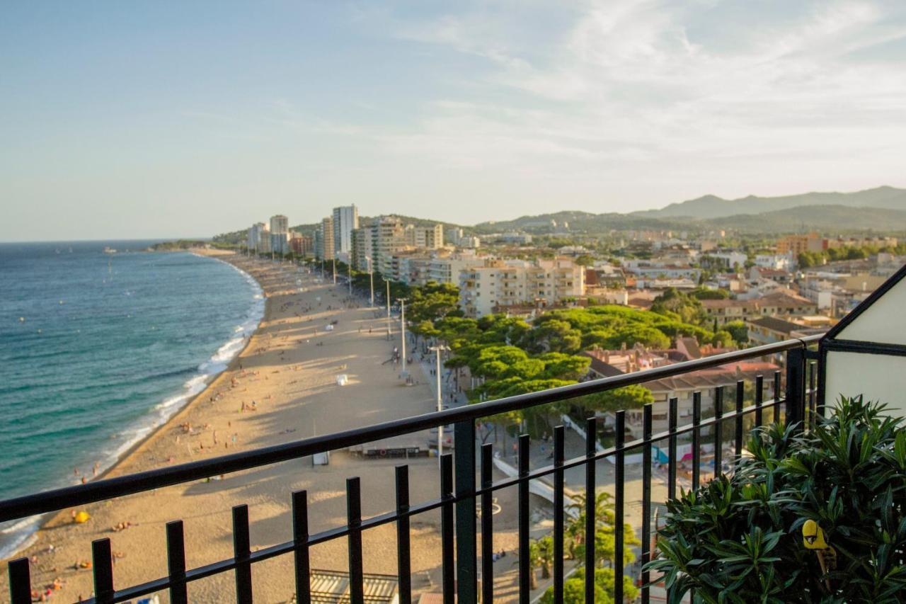 Spacious Seafront Apartment Платжа-д'Ару Екстер'єр фото
