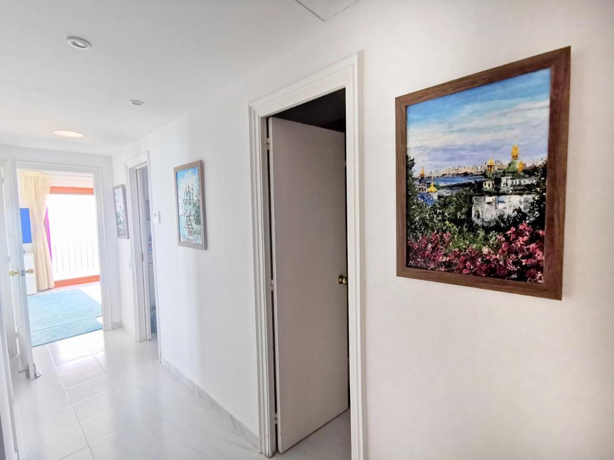 Spacious Seafront Apartment Платжа-д'Ару Екстер'єр фото